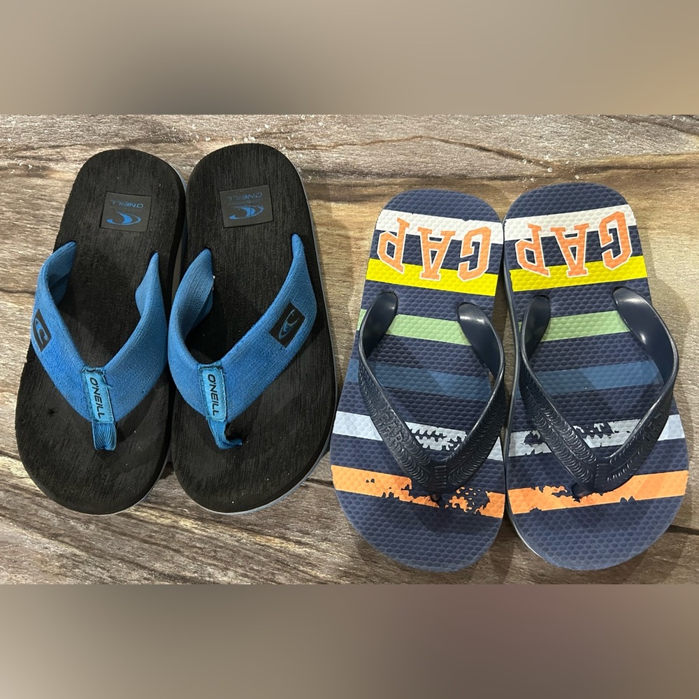 Boys Sandal Bundle Set of 2! Gap and O’Neill Flip Flops Size 12/13